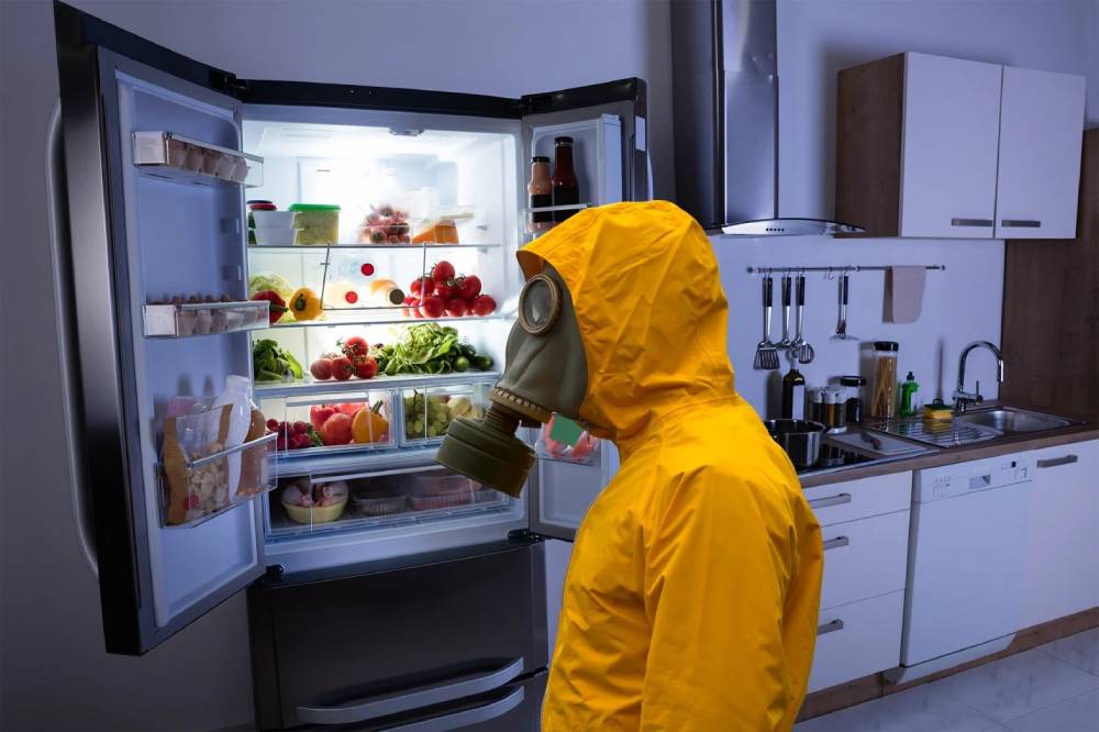 Togliere odori dal frigo: i migliori metodi