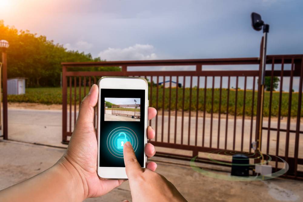 Aprire il cancello con lo smartphone: la comodità di un click