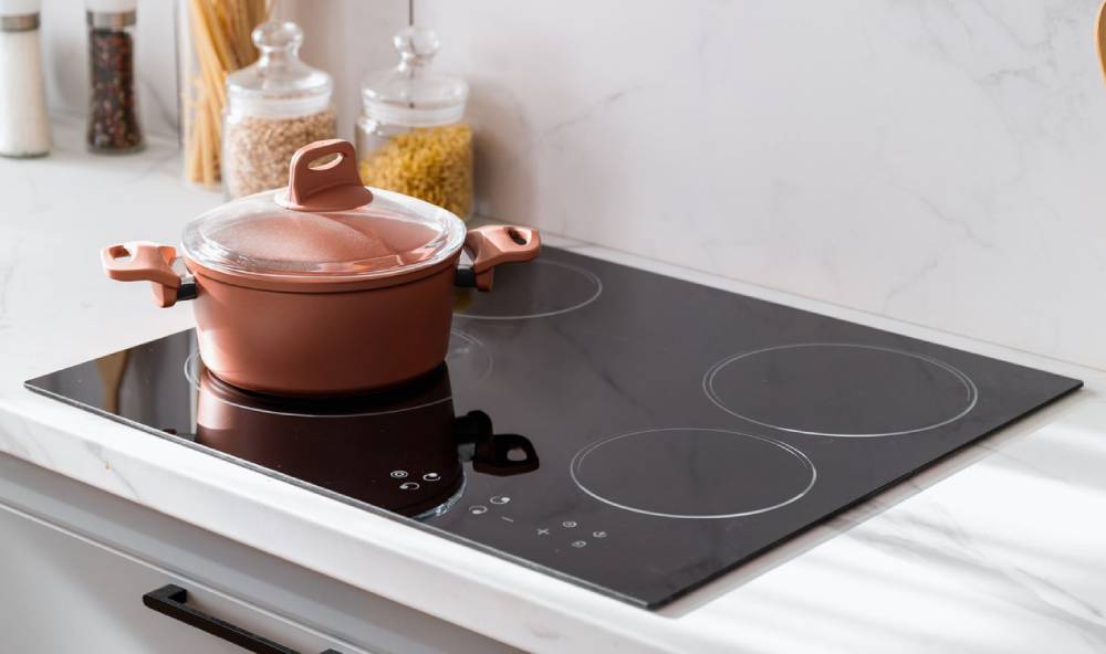 Piano a induzione consumi: quanto davvero influisce sulla bolletta?