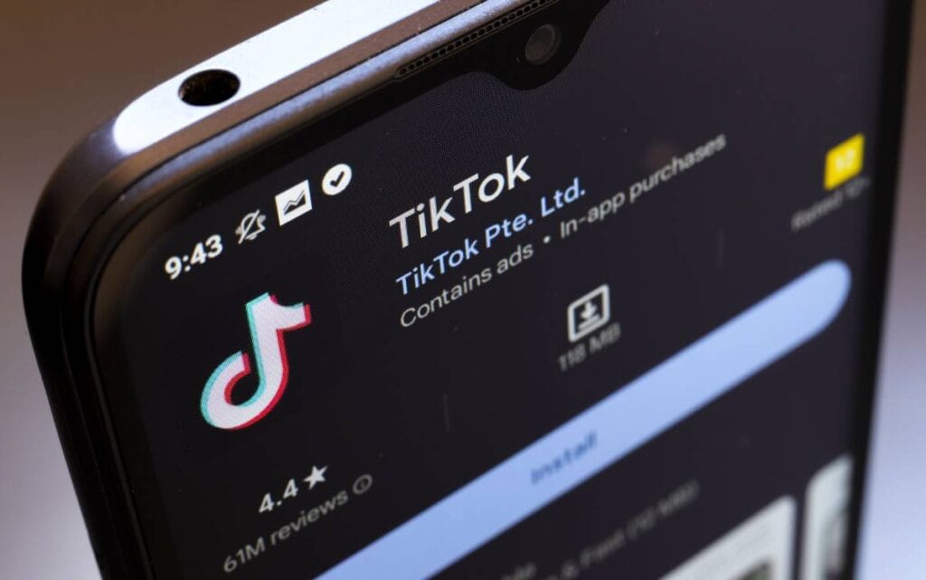 Vedere TikTok senza account e senza problemi